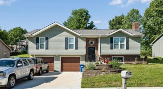 807 E Summit Street, Smithville, MO 64089