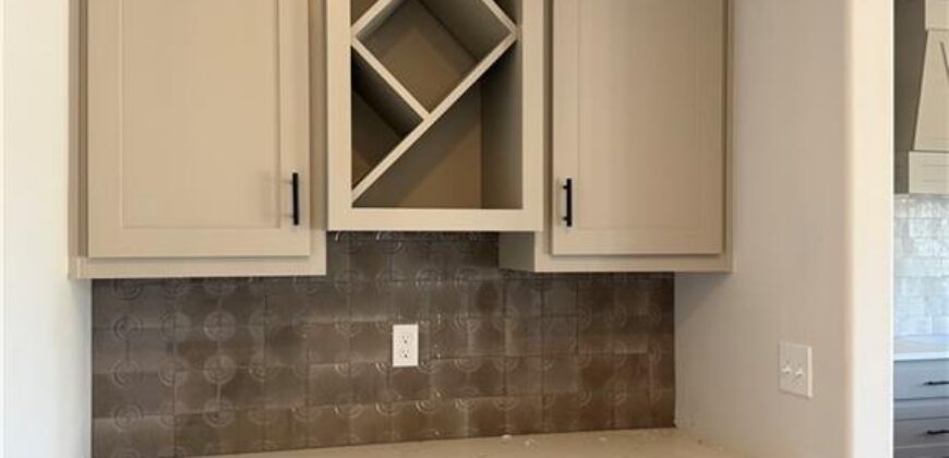 10507 N Highland Place, Kansas City, MO 64155