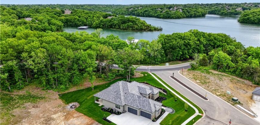 8612 Westridge Court, Parkville, MO 64152