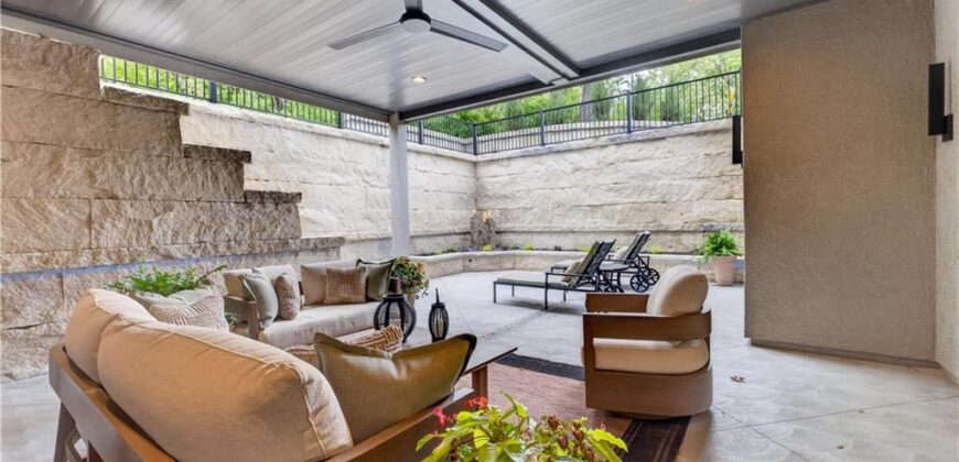 8612 Westridge Court, Parkville, MO 64152