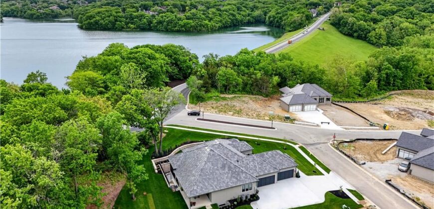 8612 Westridge Court, Parkville, MO 64152