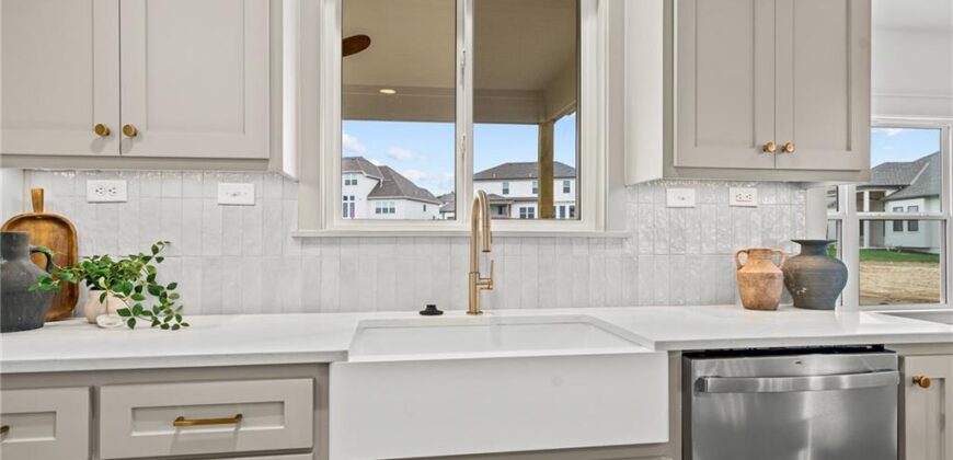5695 Thousand Oaks Drive, Parkville, MO 64152