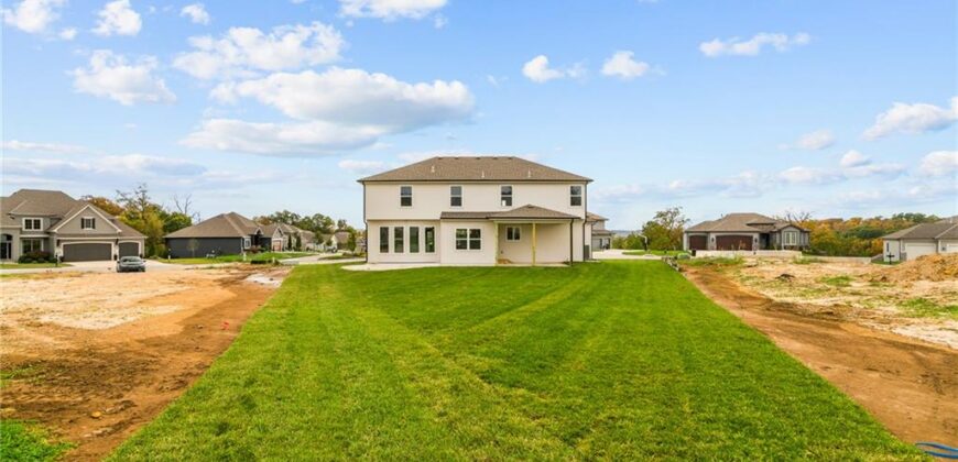 5695 Thousand Oaks Drive, Parkville, MO 64152