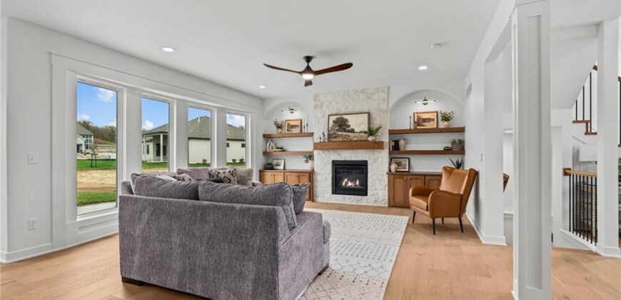 5695 Thousand Oaks Drive, Parkville, MO 64152