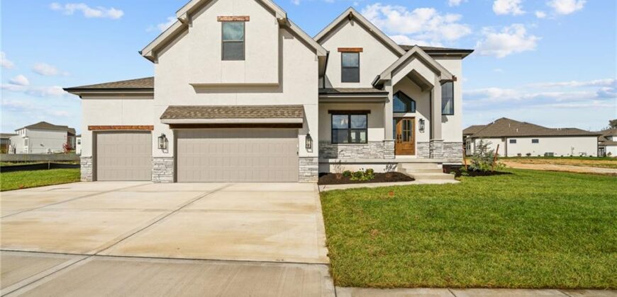 5695 Thousand Oaks Drive, Parkville, MO 64152
