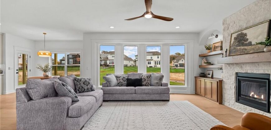5695 Thousand Oaks Drive, Parkville, MO 64152