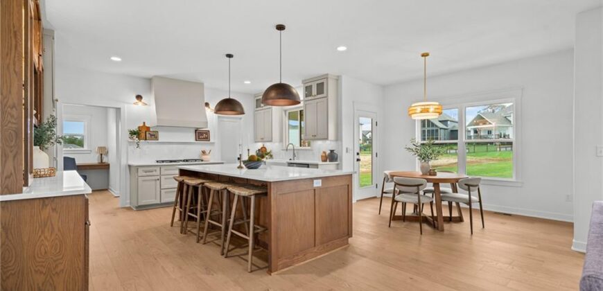 5695 Thousand Oaks Drive, Parkville, MO 64152