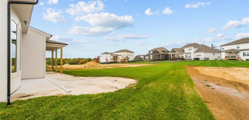 5695 Thousand Oaks Drive, Parkville, MO 64152