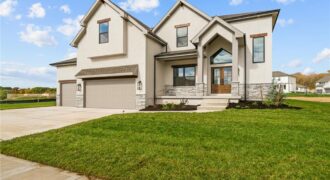 5695 Thousand Oaks Drive, Parkville, MO 64152