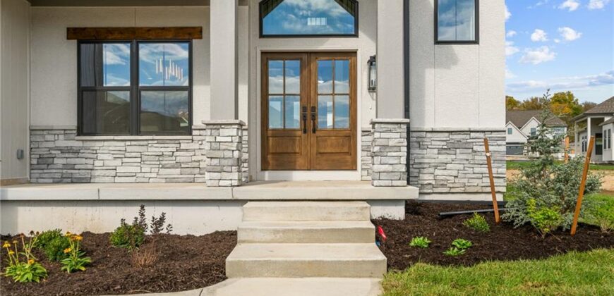 5695 Thousand Oaks Drive, Parkville, MO 64152