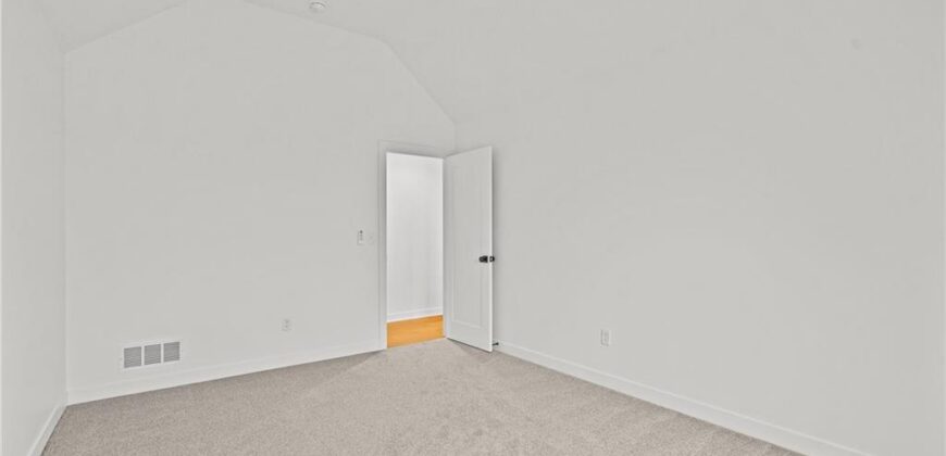 5695 Thousand Oaks Drive, Parkville, MO 64152