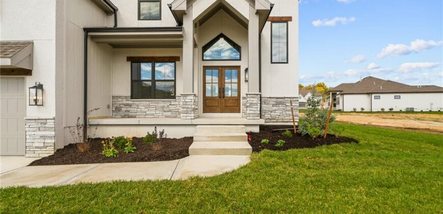 5695 Thousand Oaks Drive, Parkville, MO 64152