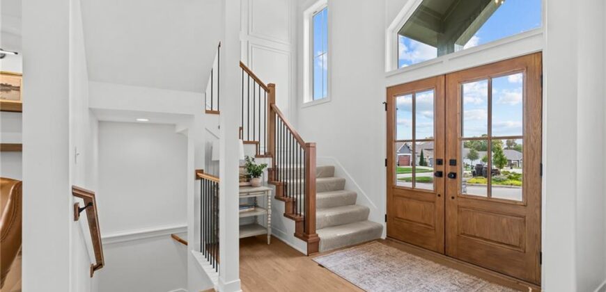 5695 Thousand Oaks Drive, Parkville, MO 64152