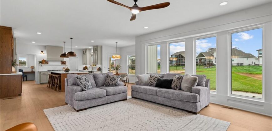 5695 Thousand Oaks Drive, Parkville, MO 64152