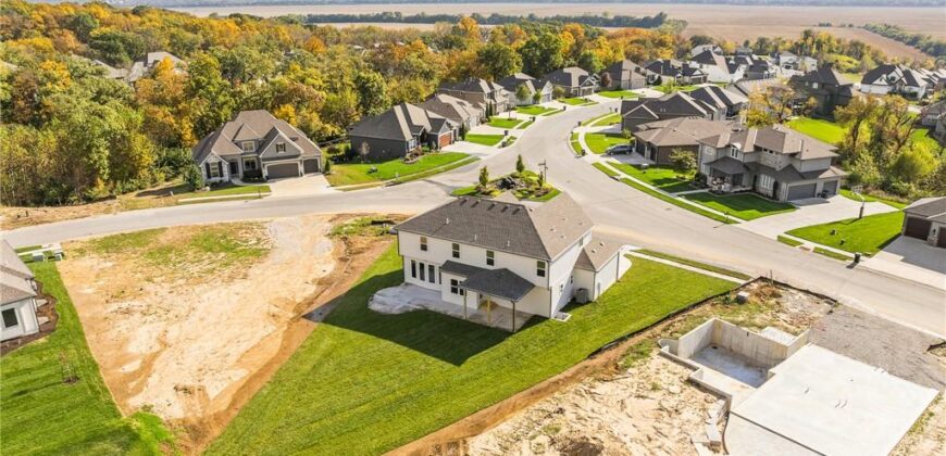5695 Thousand Oaks Drive, Parkville, MO 64152