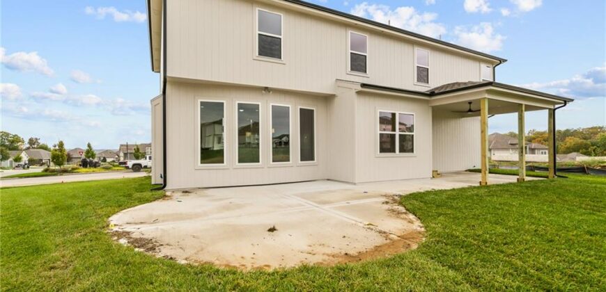 5695 Thousand Oaks Drive, Parkville, MO 64152