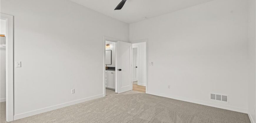 5695 Thousand Oaks Drive, Parkville, MO 64152