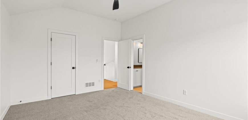 5695 Thousand Oaks Drive, Parkville, MO 64152