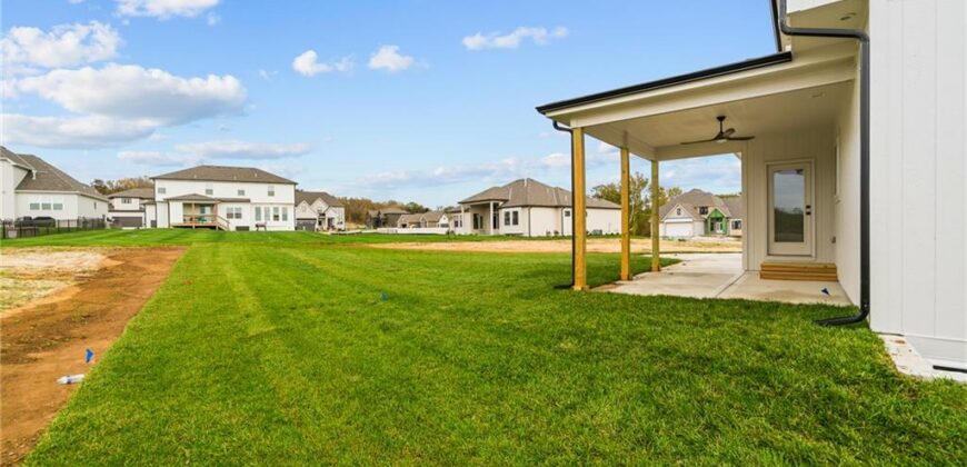 5695 Thousand Oaks Drive, Parkville, MO 64152