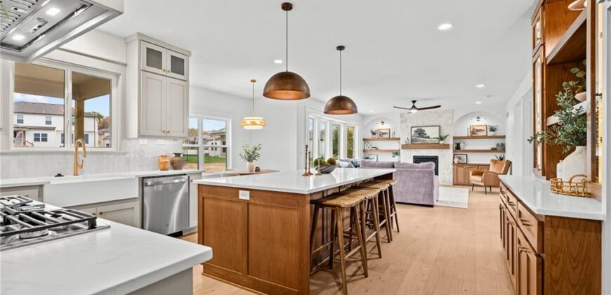 5695 Thousand Oaks Drive, Parkville, MO 64152