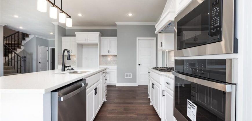 6925 NE 102nd Street, Kansas City, MO 64156