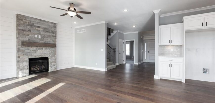6925 NE 102nd Street, Kansas City, MO 64156