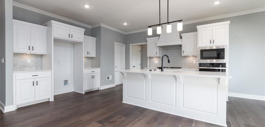 6925 NE 102nd Street, Kansas City, MO 64156