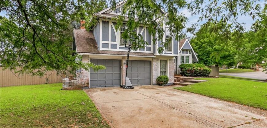 8216 NW Delta Drive, Kansas City, MO 64151