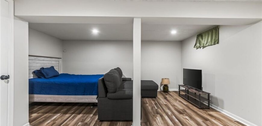 8216 NW Delta Drive, Kansas City, MO 64151