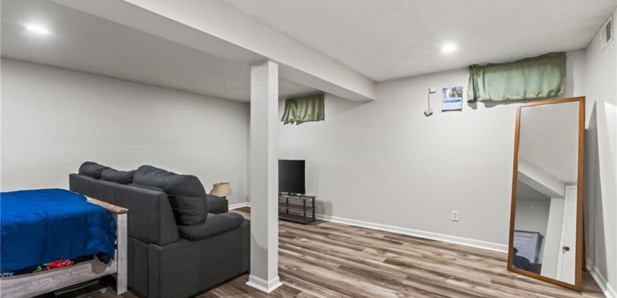 8216 NW Delta Drive, Kansas City, MO 64151