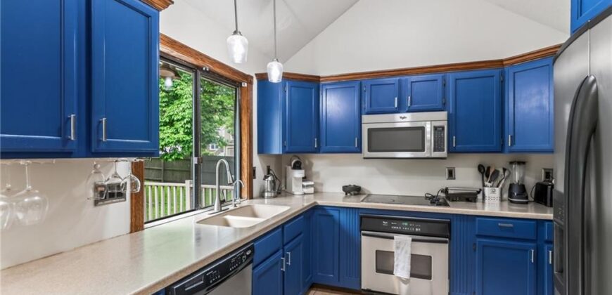 8216 NW Delta Drive, Kansas City, MO 64151