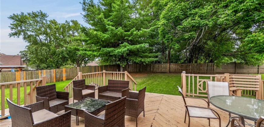 8216 NW Delta Drive, Kansas City, MO 64151