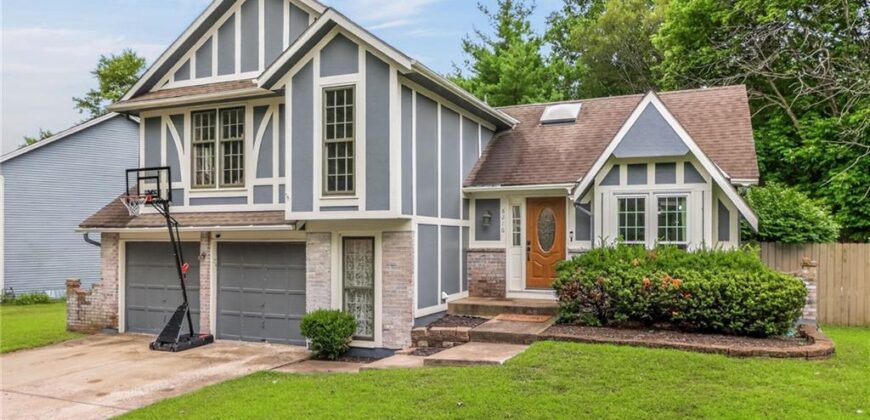 8216 NW Delta Drive, Kansas City, MO 64151