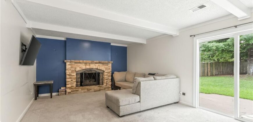 8216 NW Delta Drive, Kansas City, MO 64151