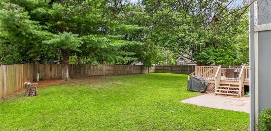 8216 NW Delta Drive, Kansas City, MO 64151
