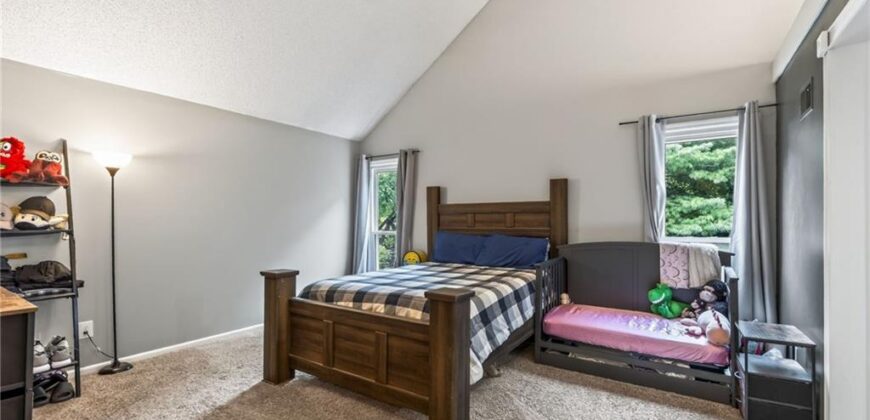 8216 NW Delta Drive, Kansas City, MO 64151