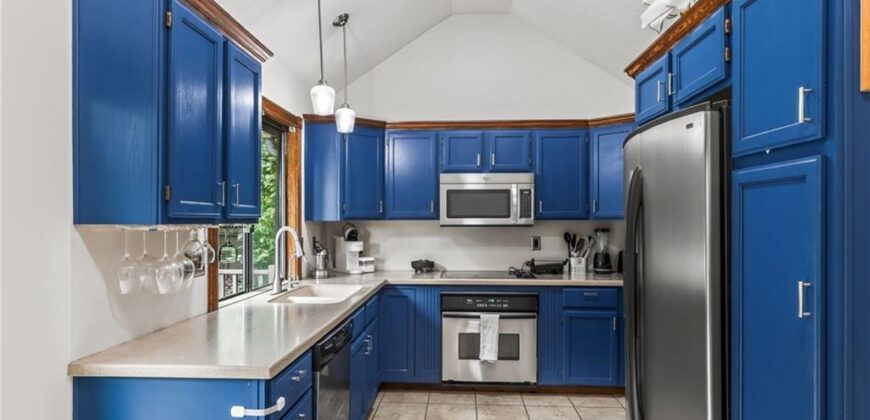8216 NW Delta Drive, Kansas City, MO 64151