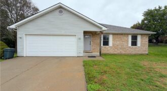 14 Sandi Circle, Dearborn, MO 64439