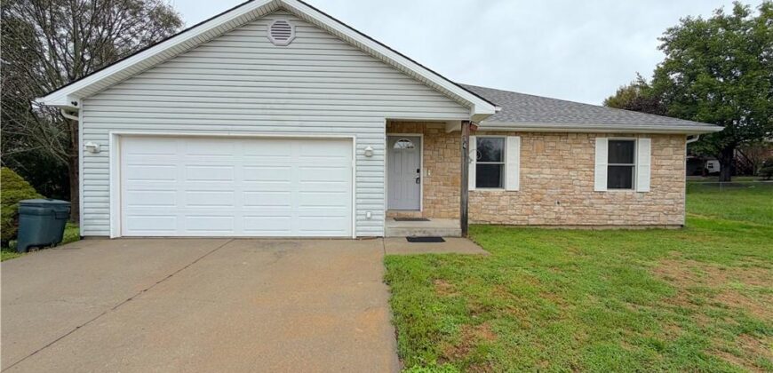 14 Sandi Circle, Dearborn, MO 64439