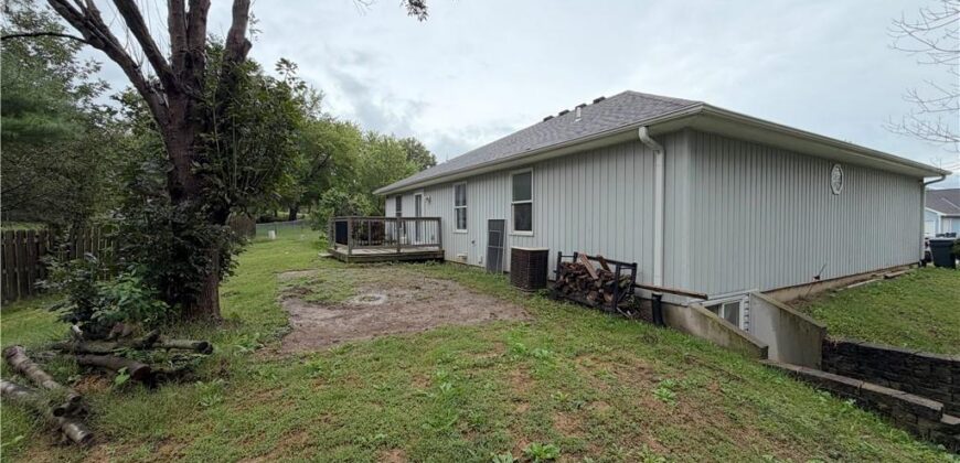 14 Sandi Circle, Dearborn, MO 64439