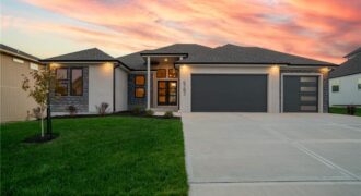 5782 NW Black Oak Court, Parkville, MO 64152