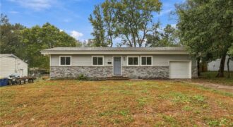 812 W Brown Street, Liberty, MO 64068