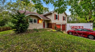 6732 NW Hidden Valley Road, Parkville, MO 64152