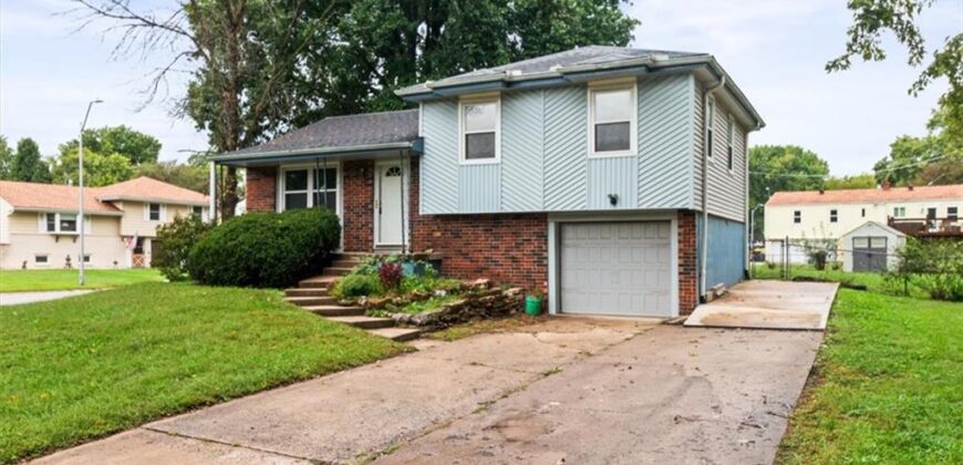 5200 NE 56th Place, Kansas City, MO 64119