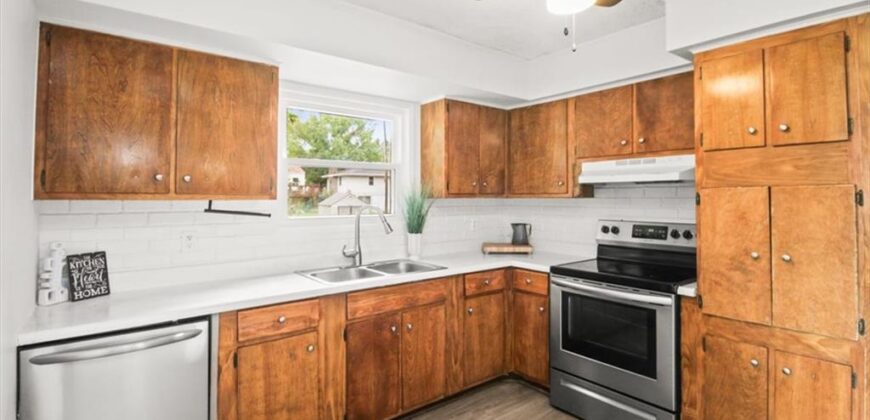 5200 NE 56th Place, Kansas City, MO 64119