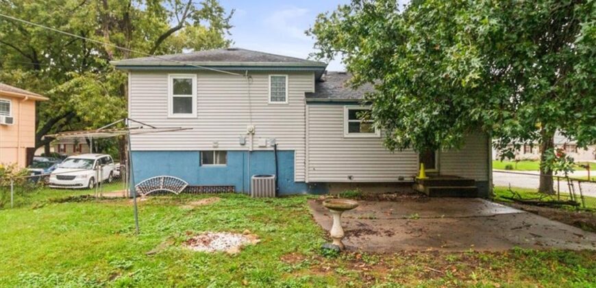 5200 NE 56th Place, Kansas City, MO 64119