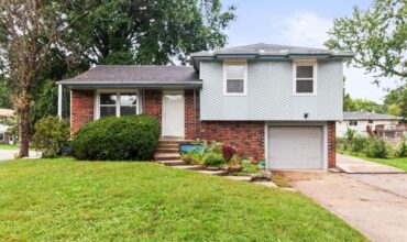 5200 NE 56th Place, Kansas City, MO 64119