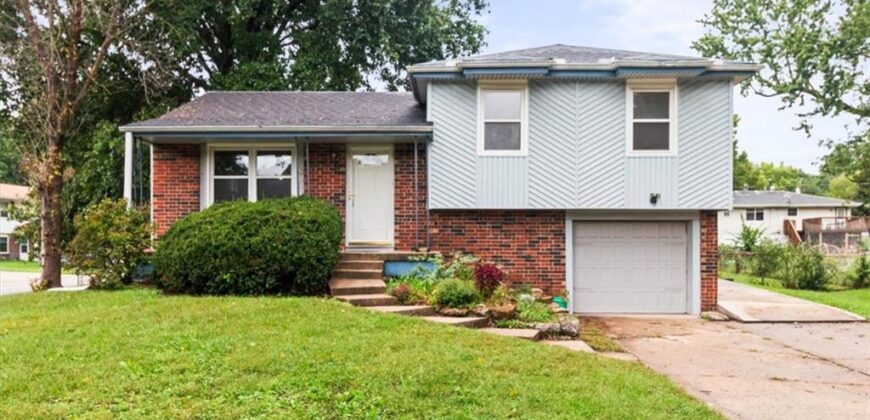5200 NE 56th Place, Kansas City, MO 64119