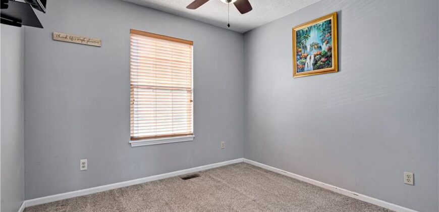 11037 N Lewis Avenue, Kansas City, MO 64157