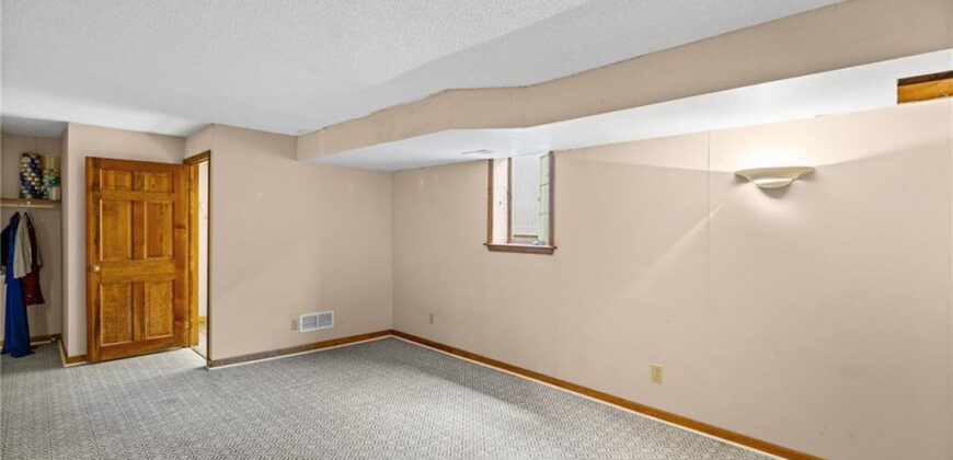 305 Lancelot Drive, Liberty, MO 64068